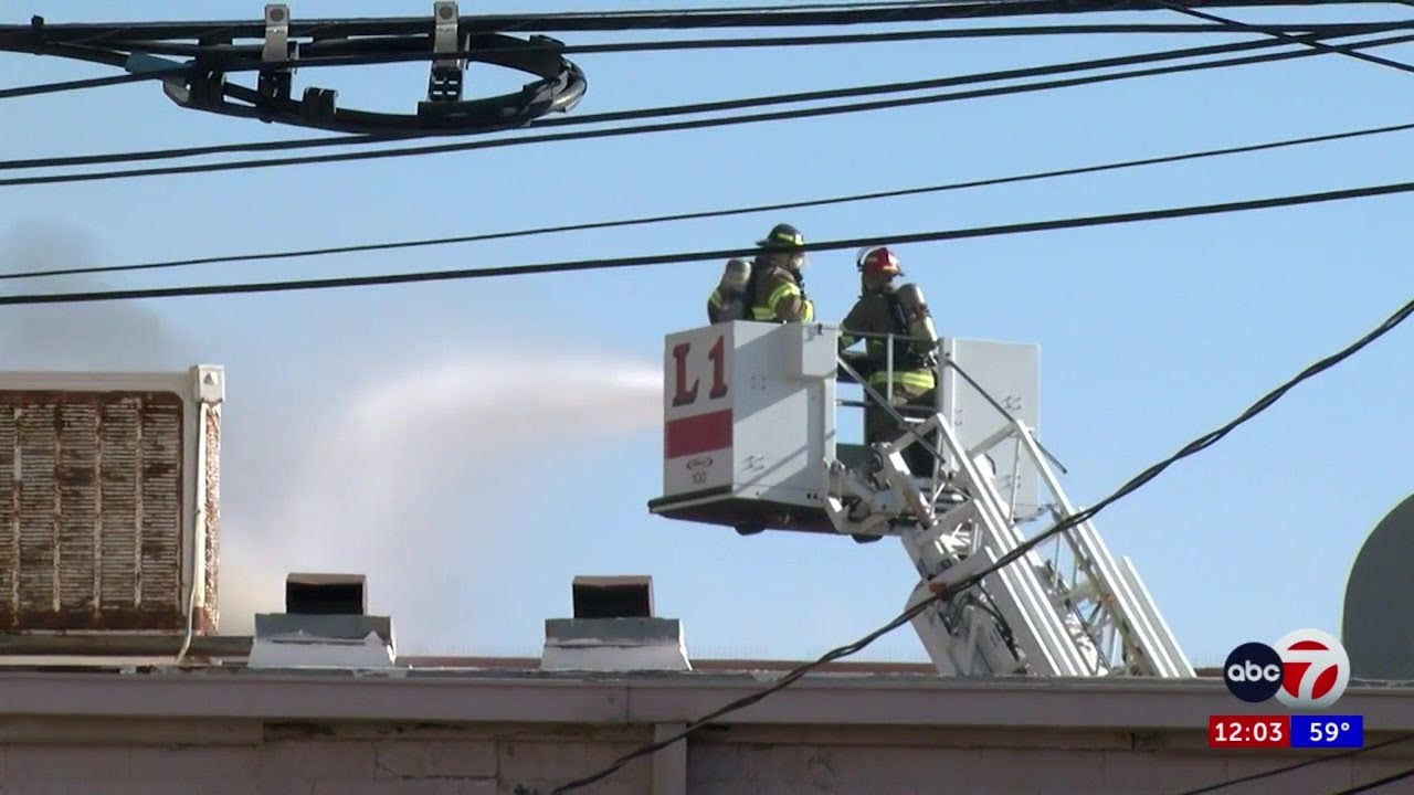 Watch: El Paso Fire Department battles downtown fire - YouTube