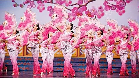 "Entertaining and Thrilling" Shen Yun Performing A...