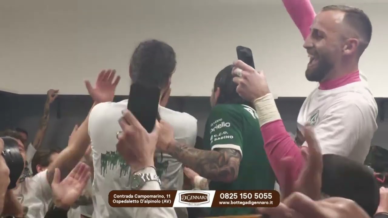 E' Serie B. La grande festa nello spogliatoio