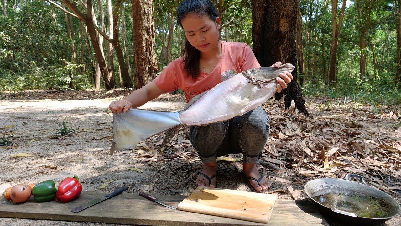 SEA FISH Fried Red Pepper & Sweet and Sour Sauce