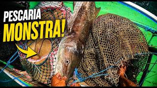 EM ALTO MAR NÃO TEM MOLEZA...E QUANDO VEM UM BRUTO DESSE NA LINHA DO ESPINHEL??😳😳