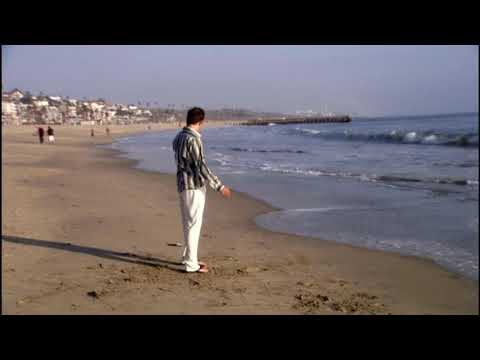 Gob intenta arrojar una carta al mar - Arrested Development