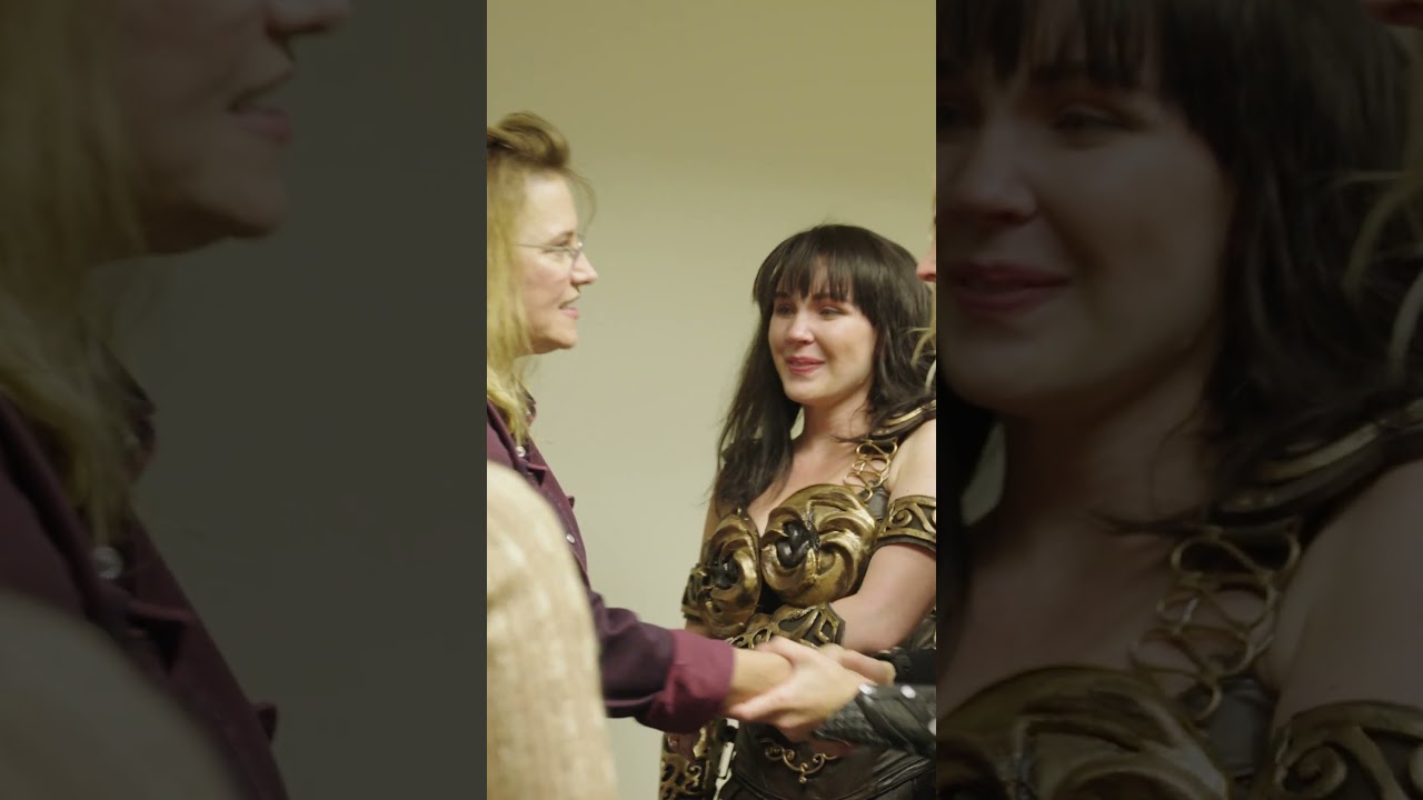 Alyson Tabbitha & Rachel Maksy meet Lucy Lawless at Wintergeddon!