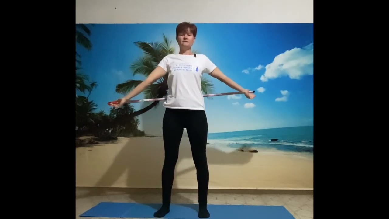 Esercizi per la mobilità articolare delle spalle con il bastone 