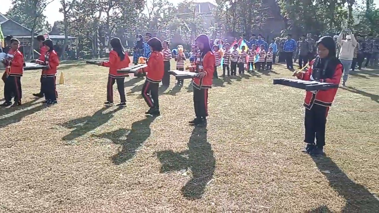 DRUMBAND SDN 2 KARANGWALUH _MEMPERINGATI HUT RI KE 77 TAHUN