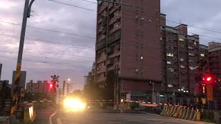 (1110907) 桃園市八德區茄苳路平交道 130次PP自強號(由老蕭親自拍攝)