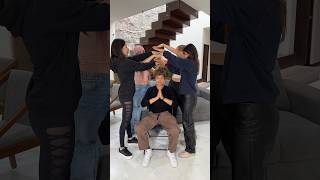 Poniendo A Prueba Video Viral De Cargando A Una Persona Con Dos Dedos