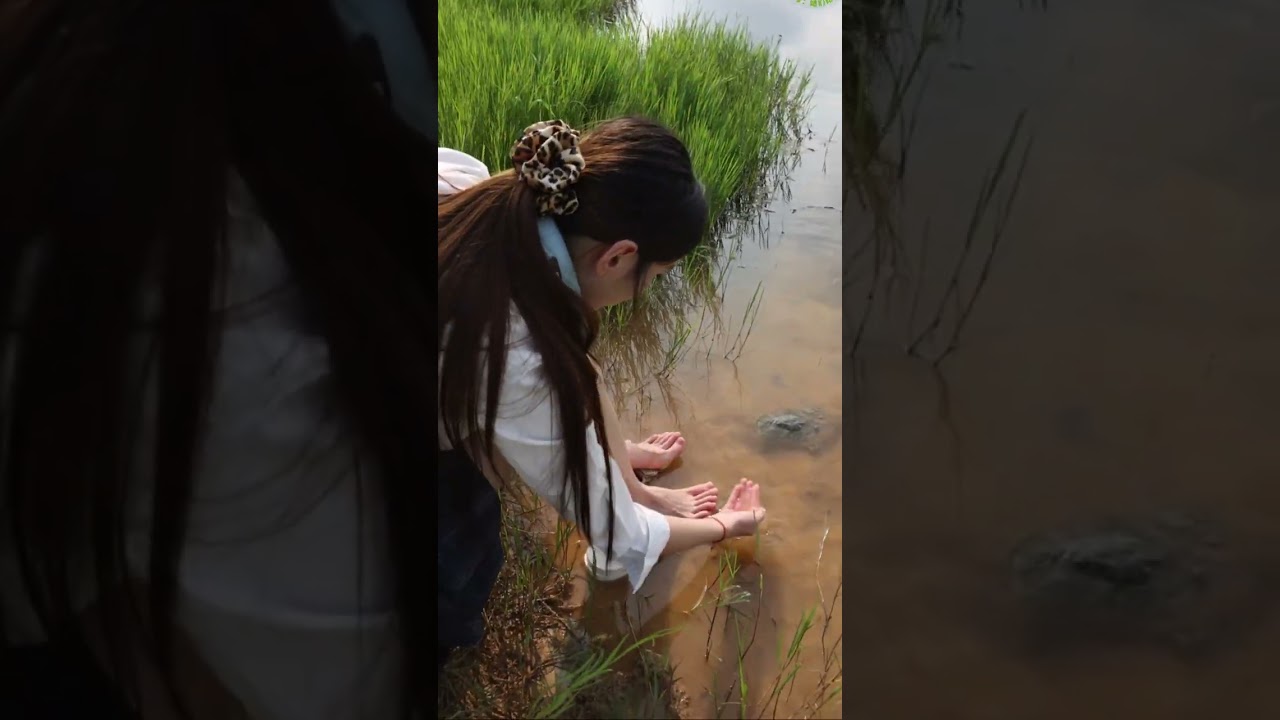 她们印象清纯模特南希池塘边洗脚特写