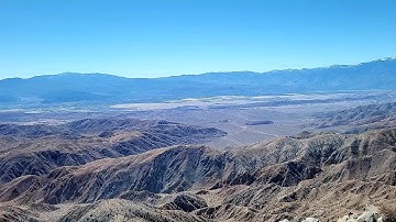 Panoramic view of the vast Joshua Tree National Park at the summit of Keys View