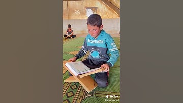 بصوت عذب طفل يقرأ القرآن الكريم في مخيم #التح شمال #ادلب
