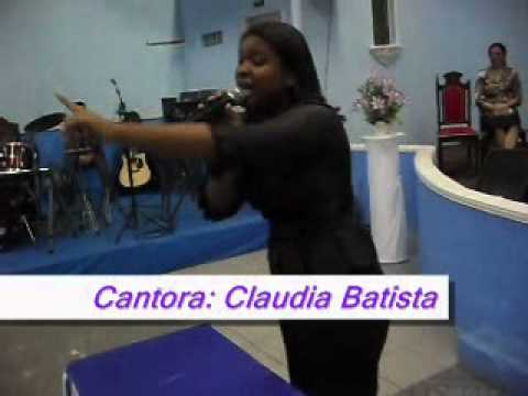 Cantora Claudia Batista.