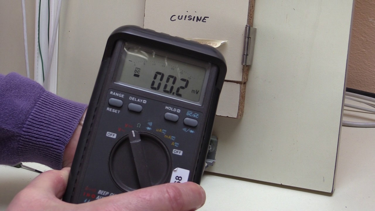 Test d'un detecteur magnetique sous tension