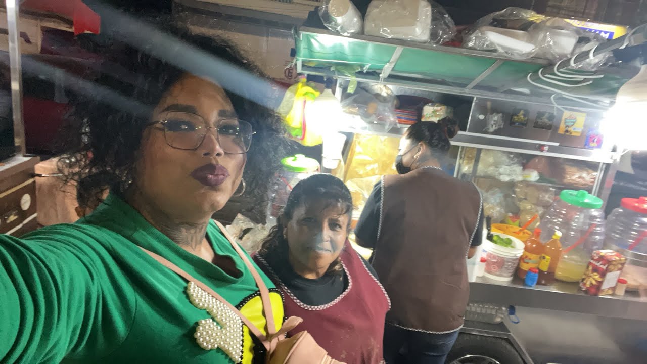 Hola cómo están buenas noches aquí con Sheila comiéndome una guacamaya bien picosa