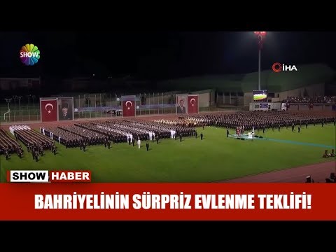 Bahriyelinin sürpriz evlenme teklifi!