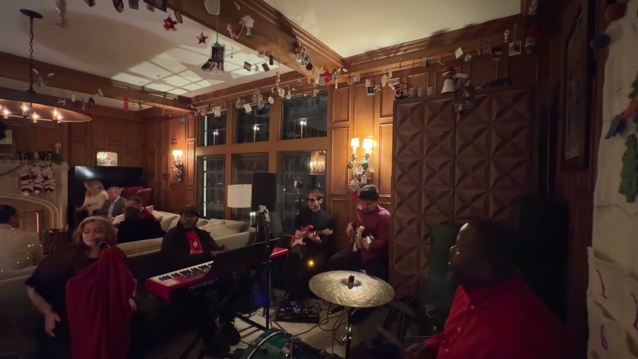 OliveMeMusic - Killing Me Softly / Sunday Morning (Living Room Session) 