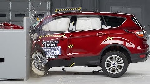 2017 Ford Escape driver-side small overlap crash test (extended footage)