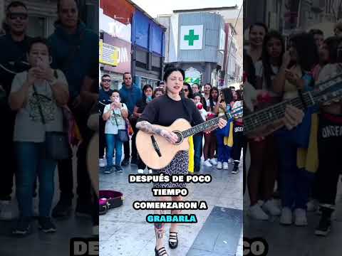 #MonLaferte sorprendió a todos al cantar en las calles de #antofagasta y nadie la reconocía  #chile