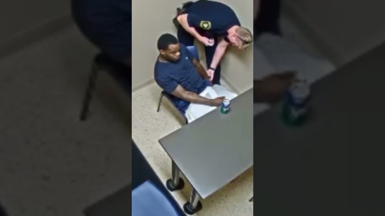 Criminal Grabs Officers Gun 