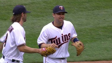 CLE@MIN: Dozier turns 4-3 double play in the 8th