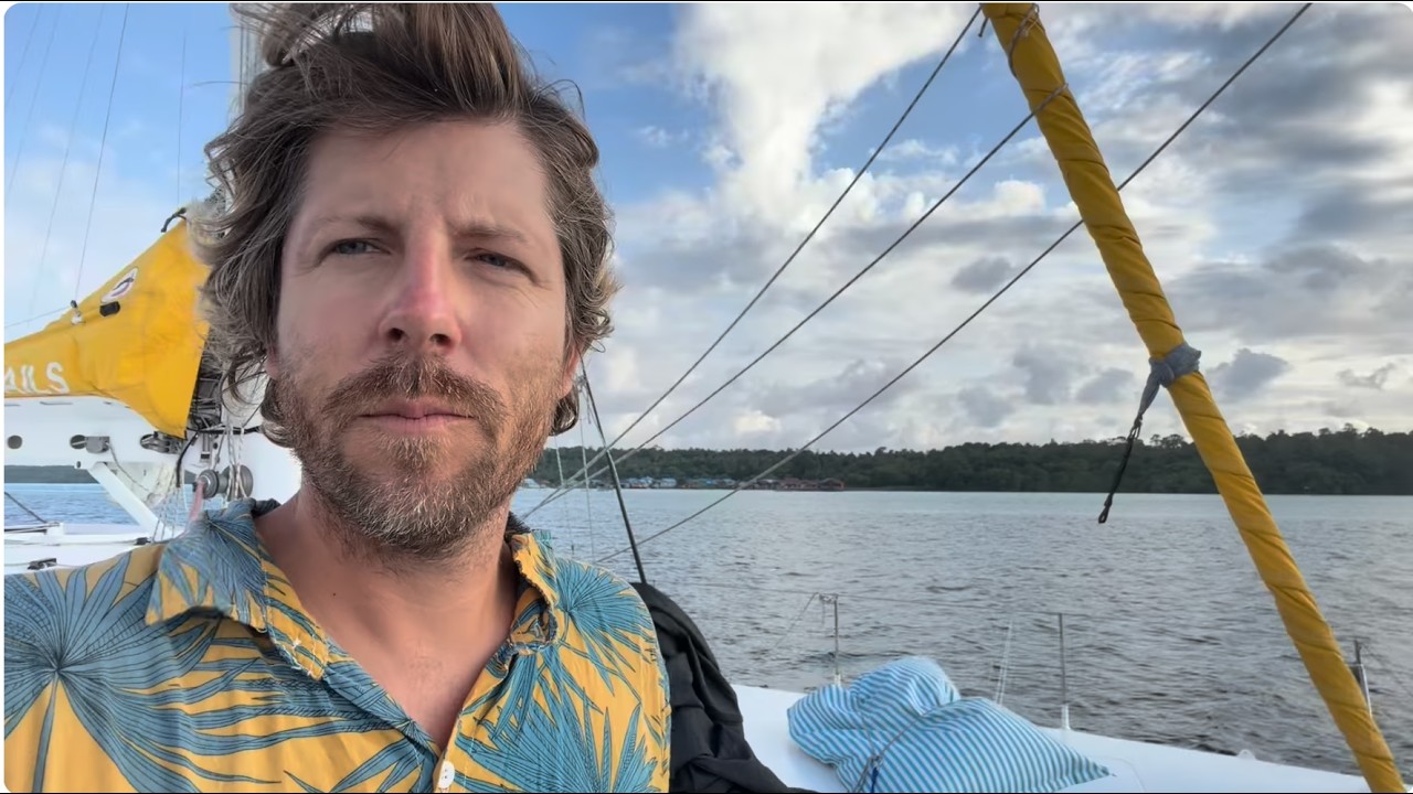 ⁣Celebes sea. A long slow 500nm passage through the doldrums.