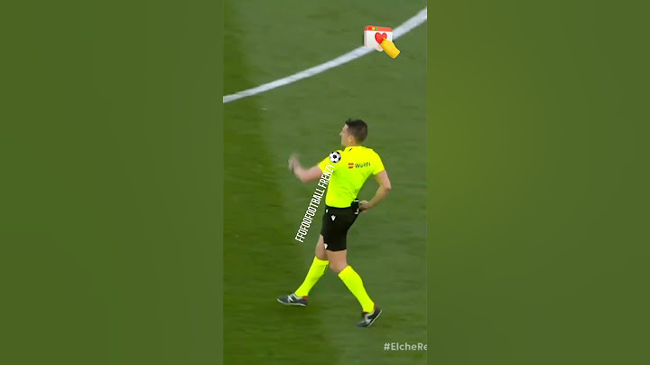 Ref gives 6 cards in less than 2 mins 😳