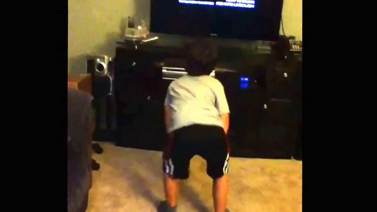 Twerking boy. Twerking boy. Танцует тверк. Black guy twerk. Kids twerking dance.
