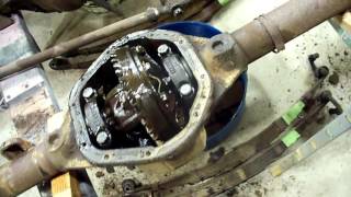 Willys Jeep differential rebuild, rear end disassembly