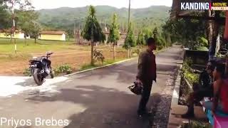 Preman salah Malak . Ternyata Polisi