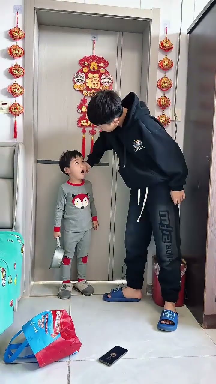 不是说好一起跑的吗？怎么还掉队了#Cute baby#Cute#呆萌小米宝#聪明宝宝#萌娃