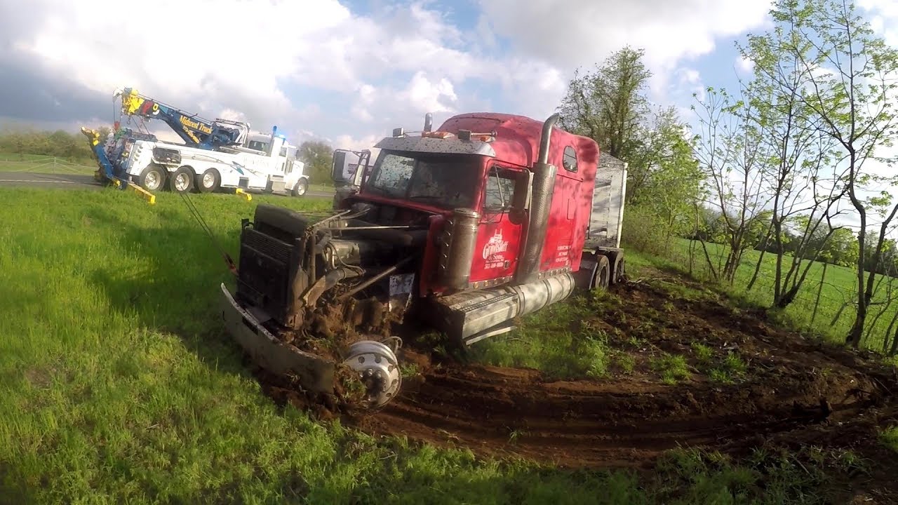 SEMI LOADED WITH COTTON SEED CRASH