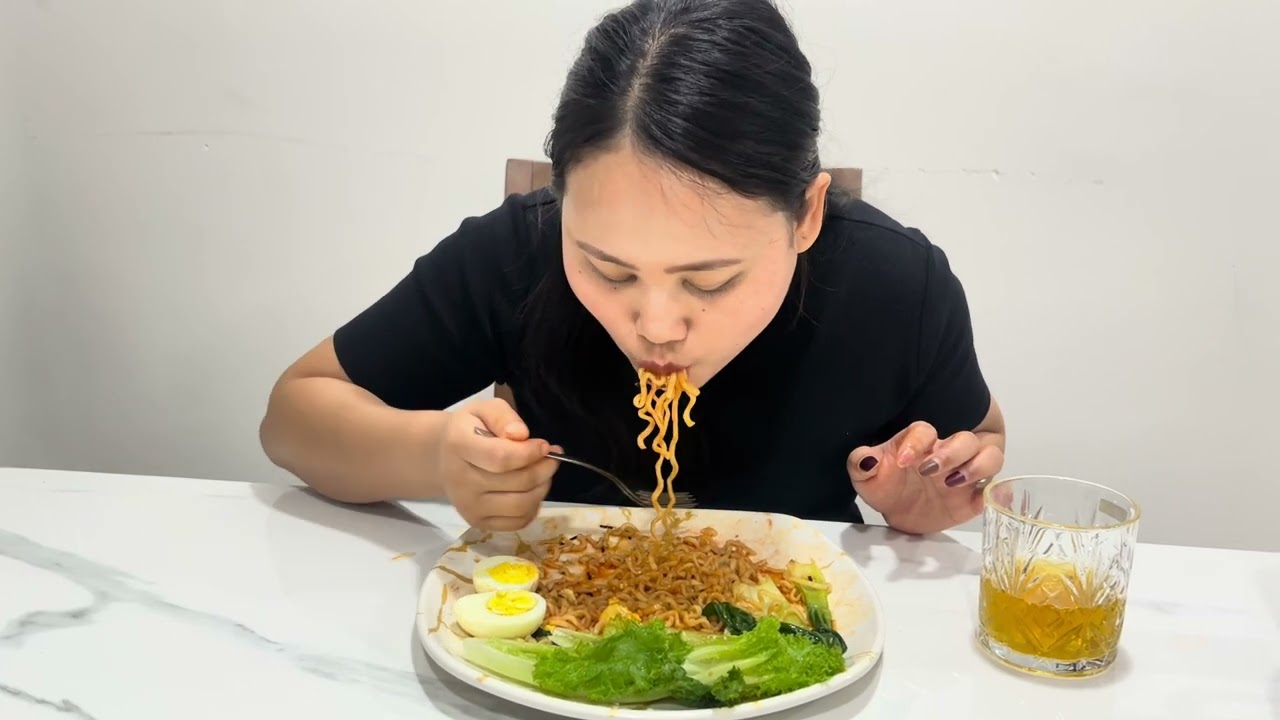 2x spicy noodles with egg ,green vegs |#mukbang #|