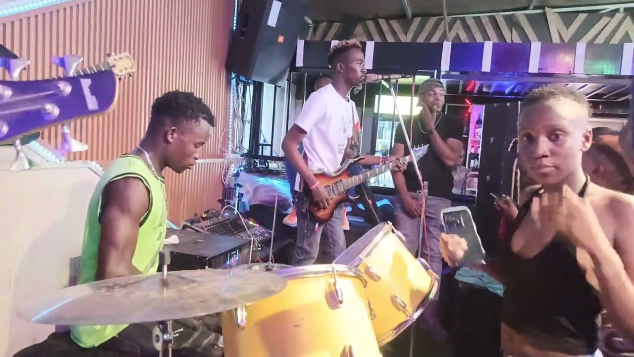 SEE HOW MBUTU KWAYO PERFORM MUKYAMA NA NGEVU BY VUUSYA UNGU 🎸🔥🔥🔥🔥