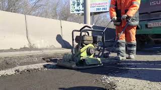 В Петропавловске-Камчатском начался ремонт дорожного полотна.