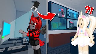 I Found WORKING SECURITY CAMERAS In Flee The Facility! (Roblox)
