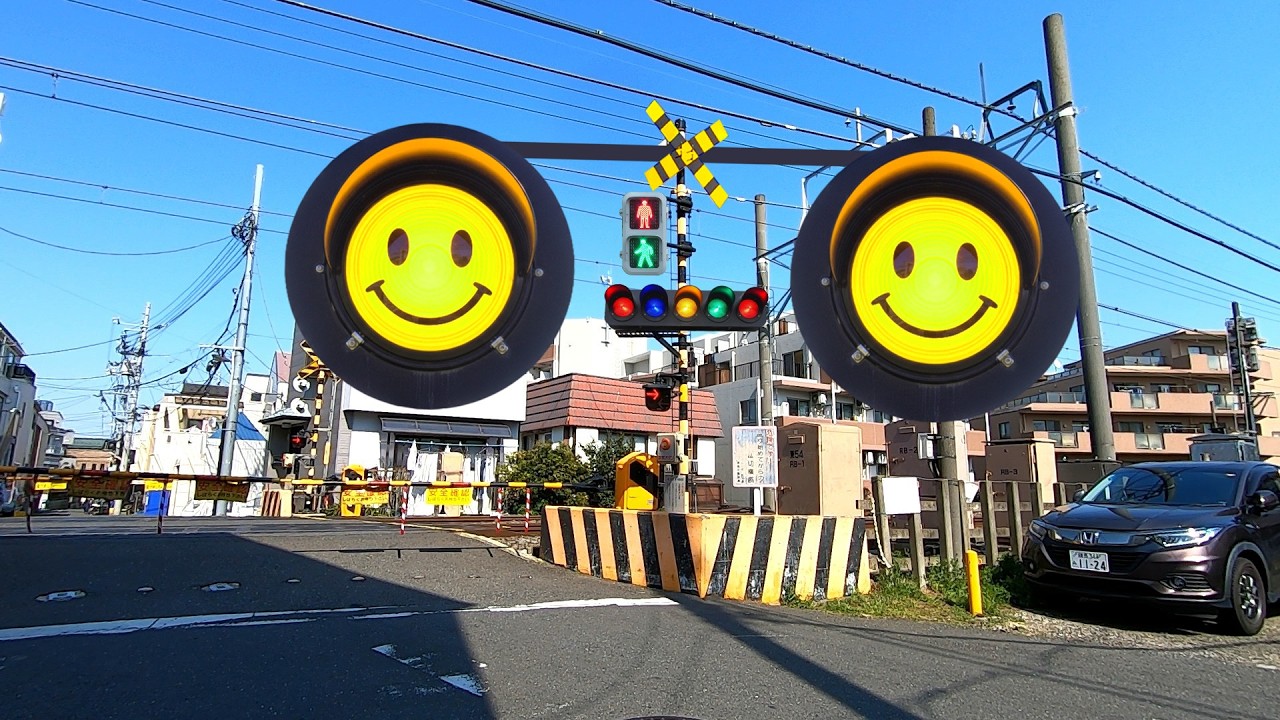 電車】おもしろい踏切 信号 Funny railroad crossings and trains