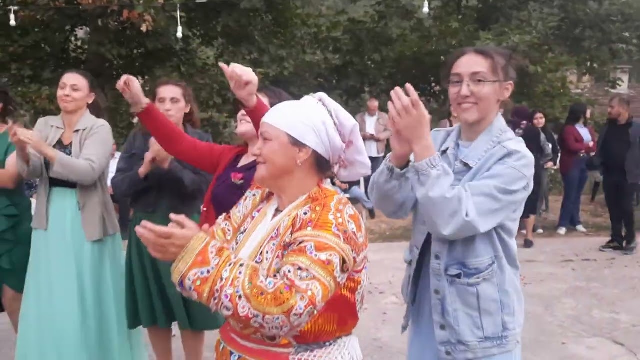 Avşar Köyü de okul önünde 3