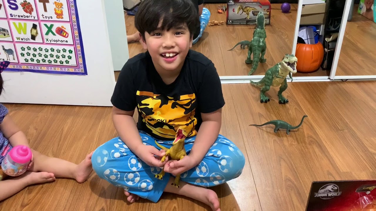 Dino rivals unboxing - YouTube