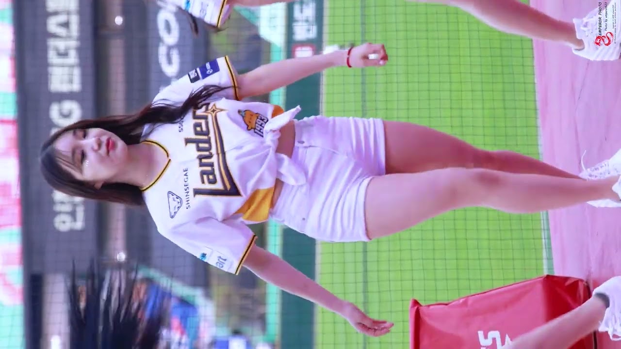 김현영 치어리더 위아래 공연 250426