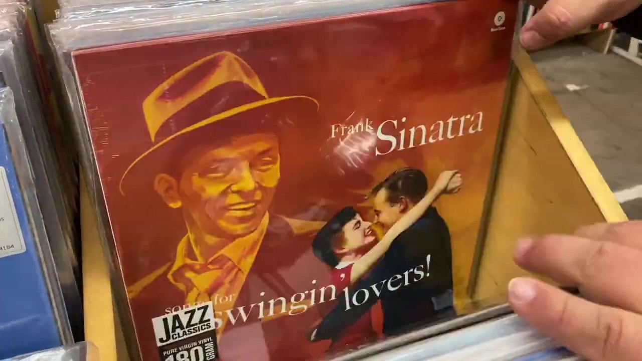 En VINYL Hifi - Strand Bookstore  buscando Discos en NY.