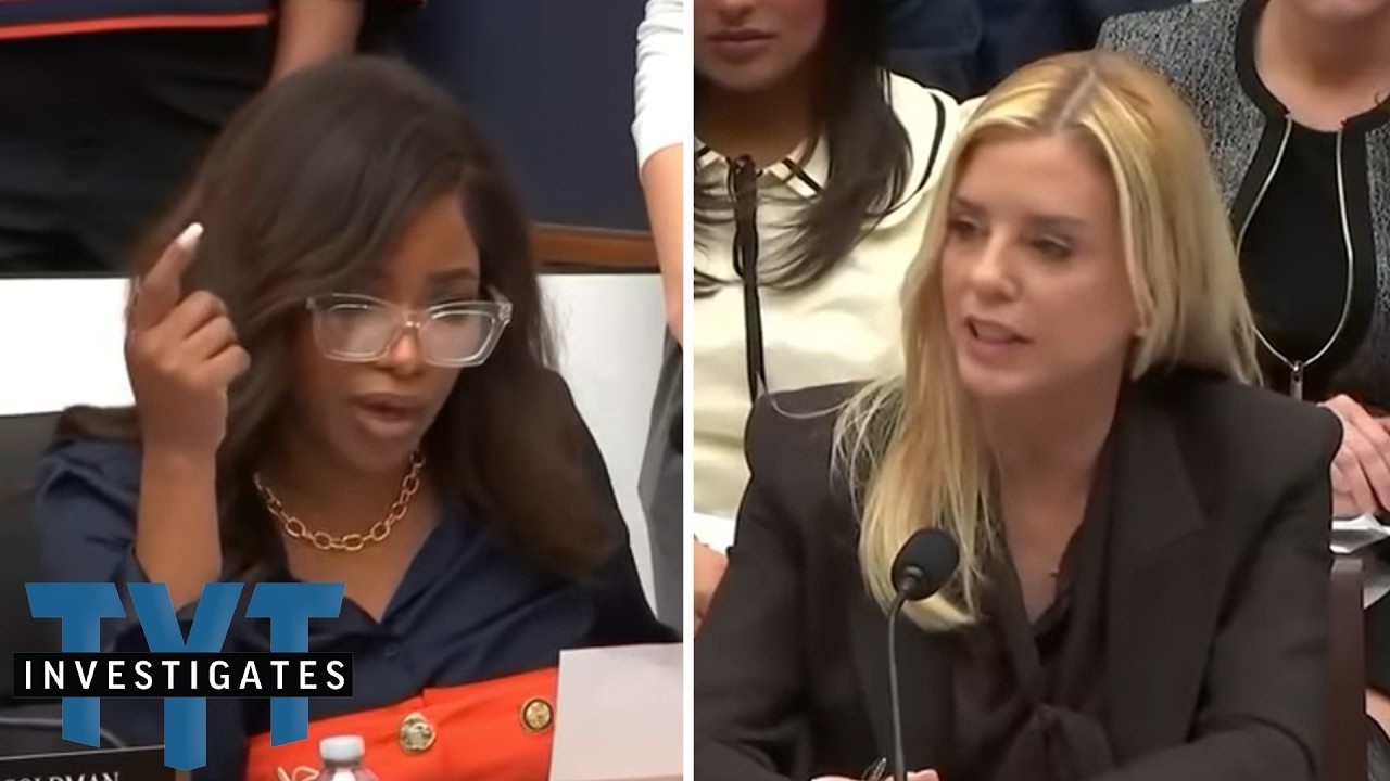 Неловкие театральные выходки Пэм Бонди имели катастрофические последствия.