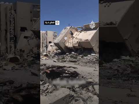 "بنطلعش.. صامدين".. رسالة شاب فلسطيني من داخل منزله المدمر في شمال غزة