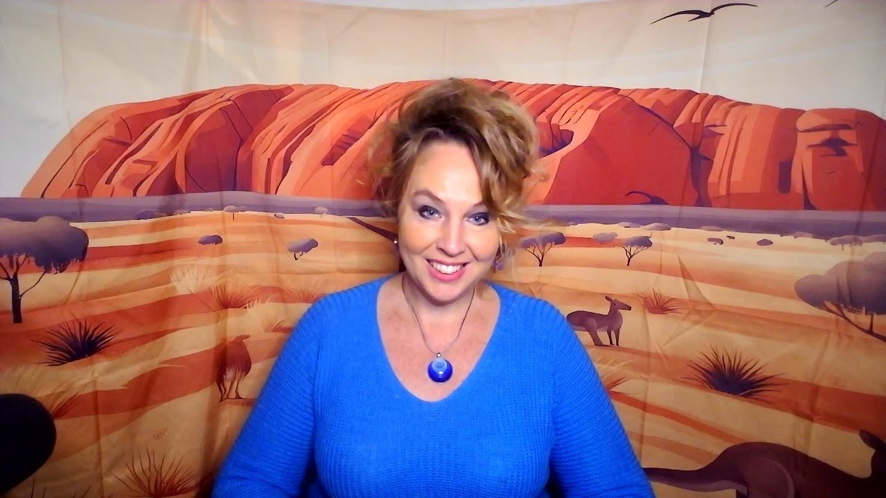 Лев. Очень конкретная информация: ОЧЕНЬ богатый человек интересуется Львом.