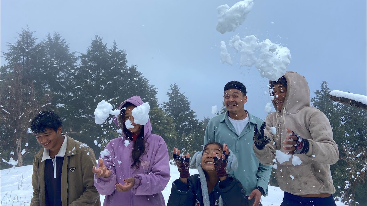 Beautiful Snowfall Mountain Village 