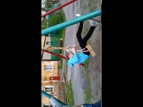 Качели. Чебурашка и Мартынова