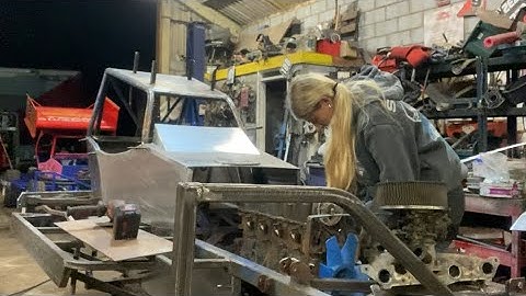 TAKING THE ENGINE AND GEARBOX OUT OF A 30 YEAR OLD STOCKCAR? 