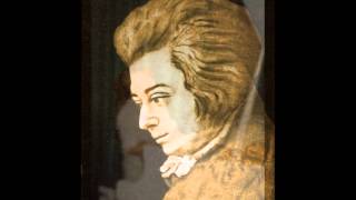 Tatiana Rubina plays Mozart's piano sonata A dur KV331(300i), 3-d movement Tatiana Rubina plays Mozart's piano sonata A dur KV331(300i), 3-d movement