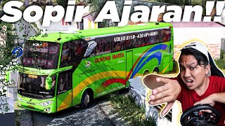 Reckless!! An amateur driver drove a 14-meter-long bus through a narrow lane.