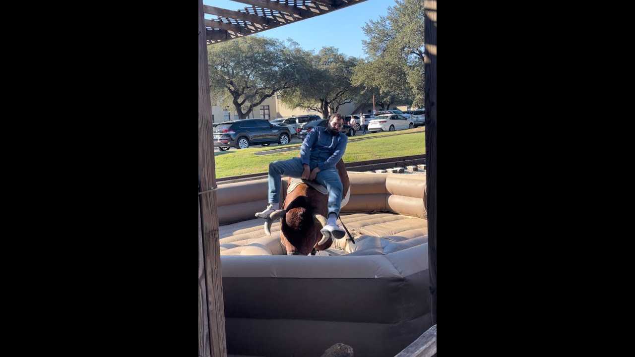 Riding The Mechanical Bull in Fort Worth Texas at the Stockyards! YouTube