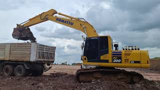 รีวิว komatsu pc200ce เปิดบ่อชั้นสองเจอดินตับม้าดั้มฟูโซ่ตั้งรับ excavator and truck