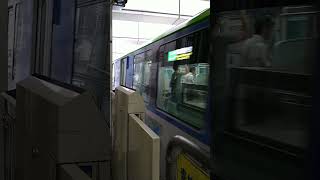 東京モノレール羽田空港線　10000系モノレール浜松町駅到着　チャンネル登録、高評価お願いします